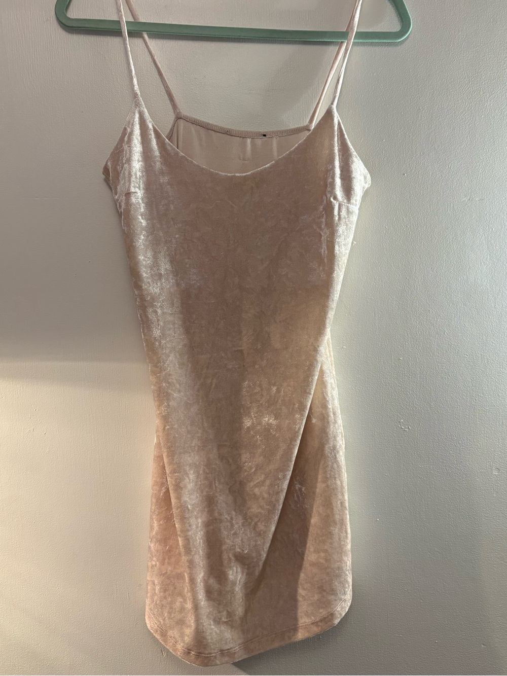 π₯π2/$15 π₯ Blush crushed velvet skater dress